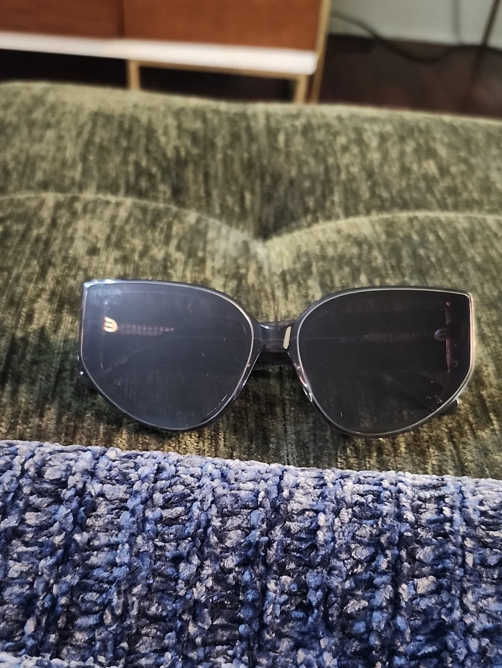 Feroce Gray Chic Cat-Eye Sunglasses - 